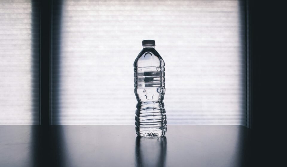 Combien de litre d’eau par jour pour une bonne santé ? Bouteille d'eau