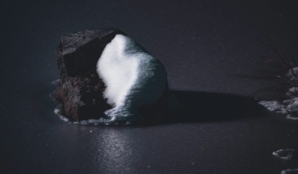 Le charbon actif dans l’eau, ses bienfaits et ses dangers Charbon actif