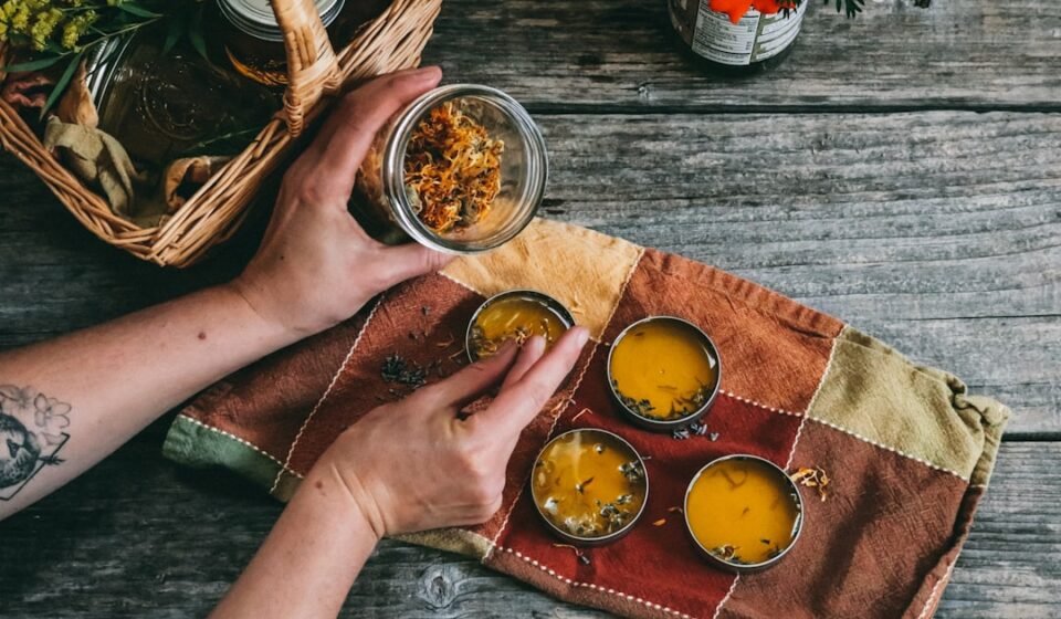 Remèdes de grand-mère pour soulager les pieds très secs découvrez des remèdes maison efficaces et naturels pour soulager divers maux quotidiens. adoptez des solutions simples à base d'ingrédients que vous avez déjà chez vous pour prendre soin de votre santé et améliorer votre bien-être.