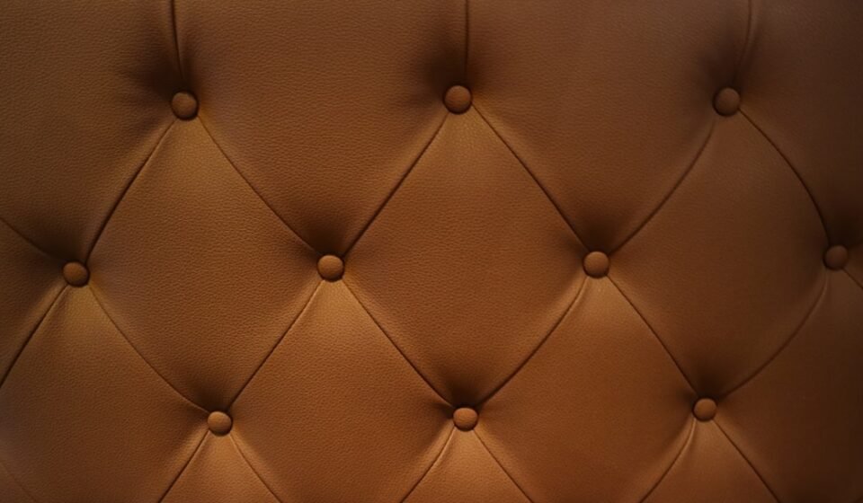découvrez les secrets du cuir souple avec notre guide sur le ramollissement du cuir. apprenez des techniques efficaces pour adoucir vos articles en cuir et préserver leur beauté et leur confort. transformez vos sacs, chaussures et vêtements en une expérience luxueuse!