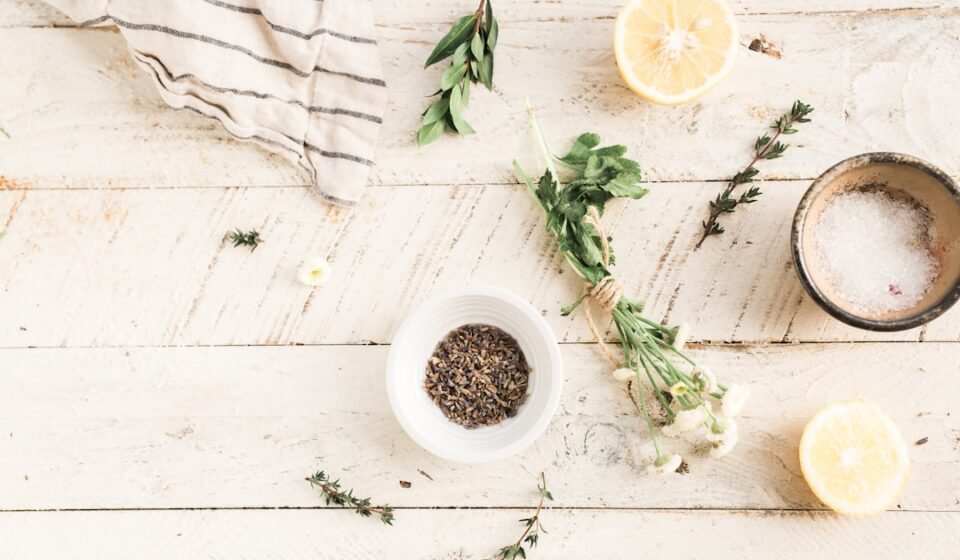 découvrez des remèdes naturels efficaces pour améliorer votre bien-être au quotidien. explorez des solutions à base de plantes, de minéraux et de techniques ancestrales pour soulager divers maux et renforcer votre santé de manière naturelle.